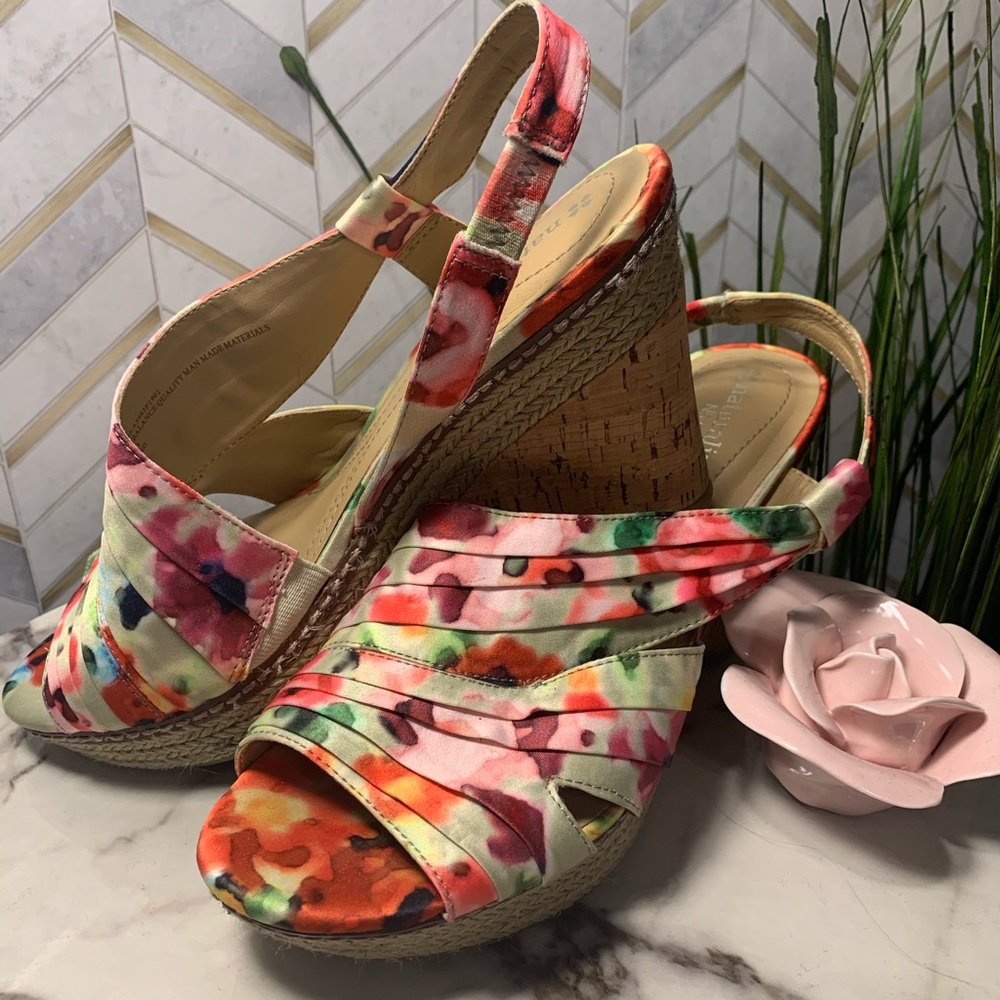 Floral wedges